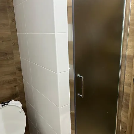 V Holíči,5 Izieb A Spoločná Kuchyňa A 2 Kúpeľne