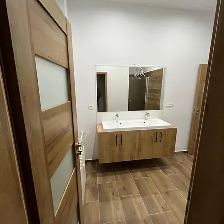 V Holici,5 Izieb A Spolocna Kuchyna A 2 Kupelne Skalica