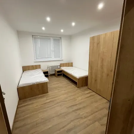 V Holici,5 Izieb A Spolocna Kuchyna A 2 Kupelne Appartement Skalica