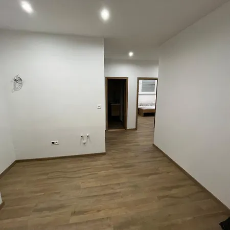V Holíči,5 Izieb A Spoločná Kuchyňa A 2 Kúpeľne *