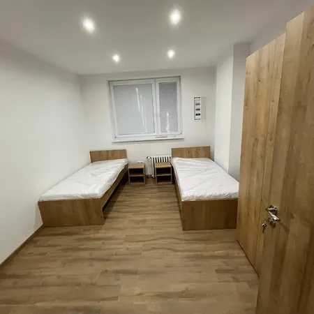 Appartamento V Holíči,5 Izieb A Spoločná Kuchyňa A 2 Kúpeľne Skalica