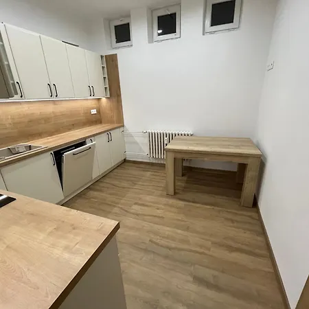 Appartamento V Holíči,5 Izieb A Spoločná Kuchyňa A 2 Kúpeľne Skalica