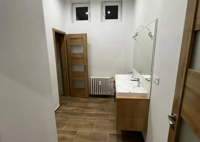 V Holici,5 Izieb A Spolocna Kuchyna A 2 Kupelne Appartement